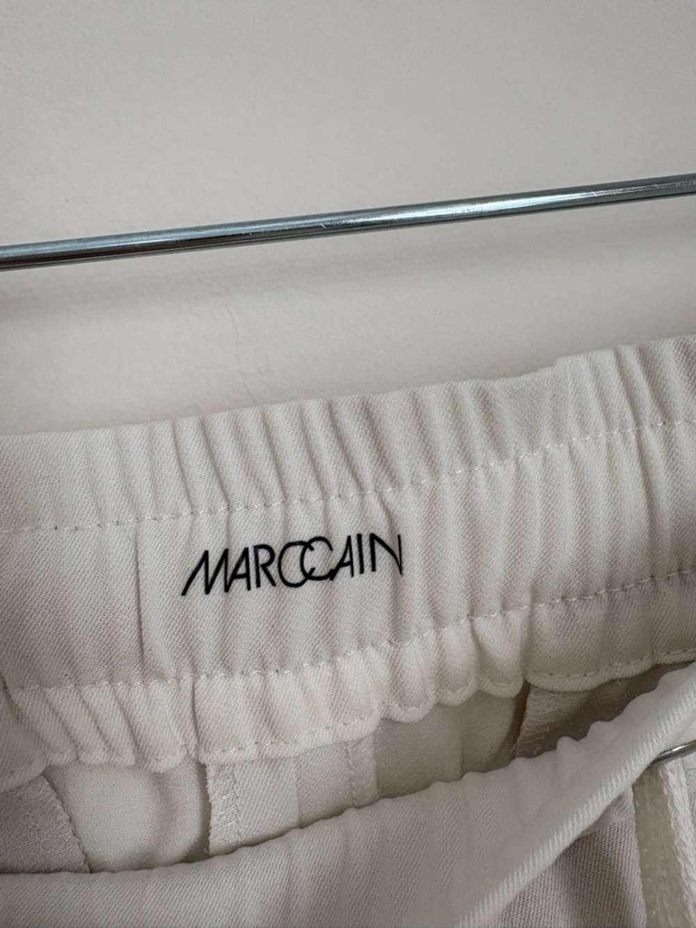 NEW ON WEBSITE! Marc Cain Cream Linen Blend Drawstring Tapered Pants Small - Picture 7 of 11